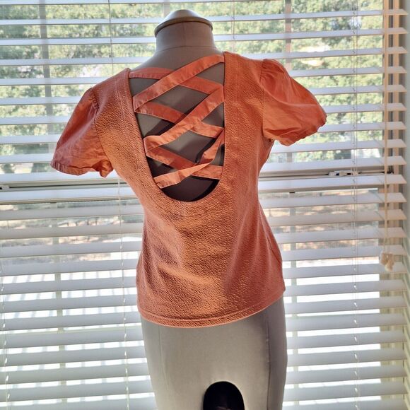 Anthropoligie Size M Short Sleeve Blouse Surprise Back - Picture 1 of 9